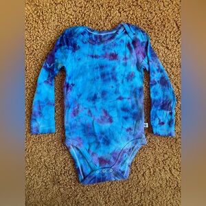 🌿Organic Cotton Long Sleeve Baby Onesie Reiki Infused Tie Dye 🌀 2T Honest Co